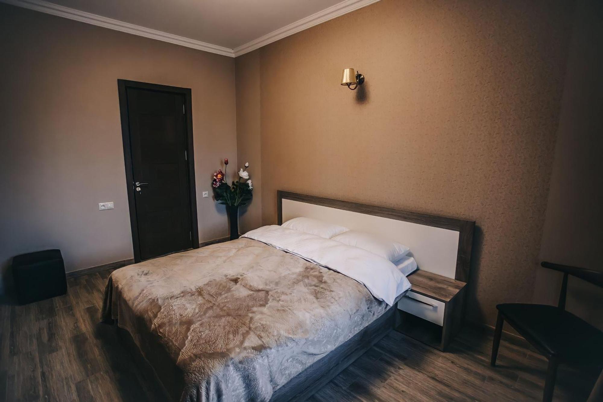 7 Rooms Hotel Tserovani Esterno foto