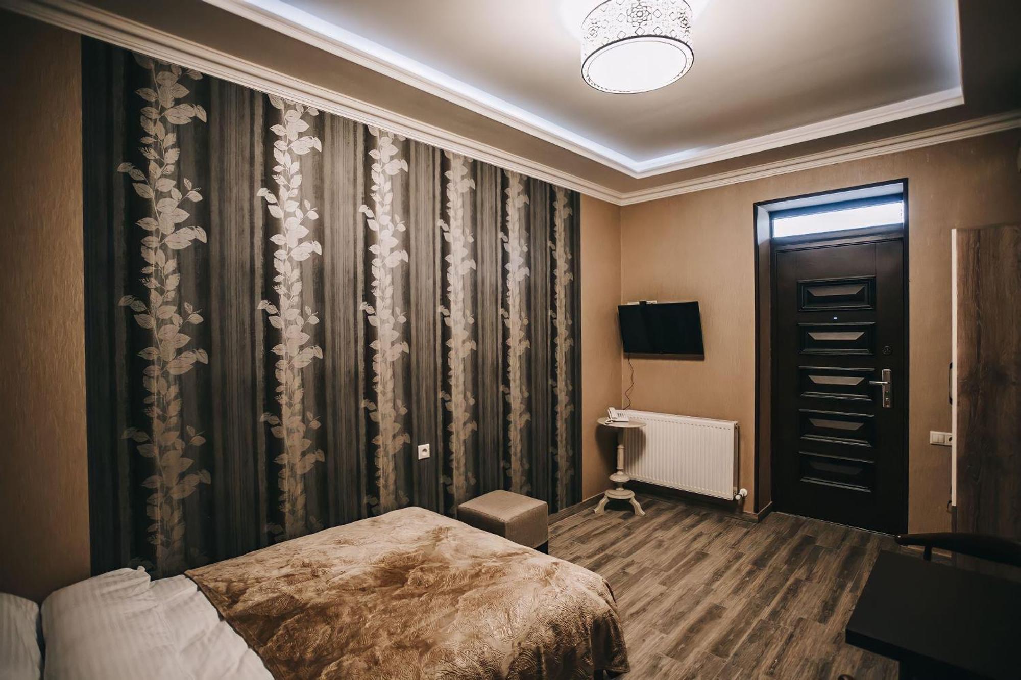 7 Rooms Hotel Tserovani Esterno foto